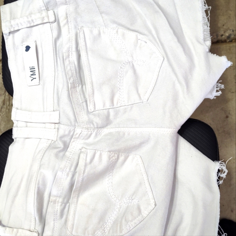 YMI White Wanna Betta Butt? Jean Shorts size 3